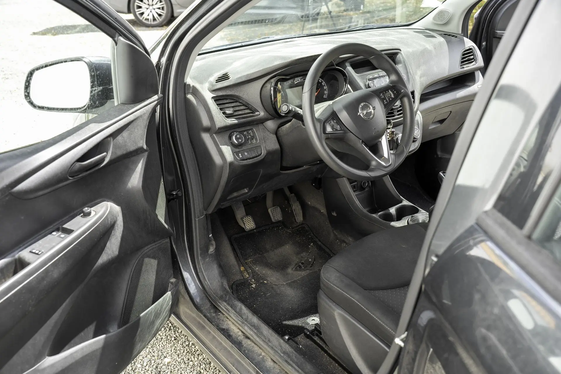 Intérieur Opel Karl avant nettoyage Alion Detailing