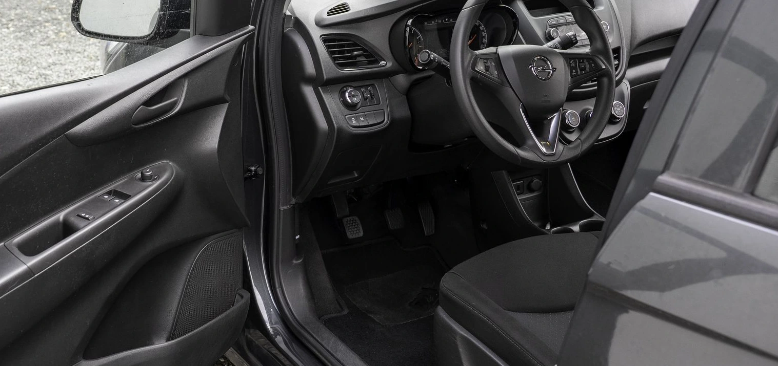 Opel Karl après nettoyage intérieur voiture Alion Detailing
