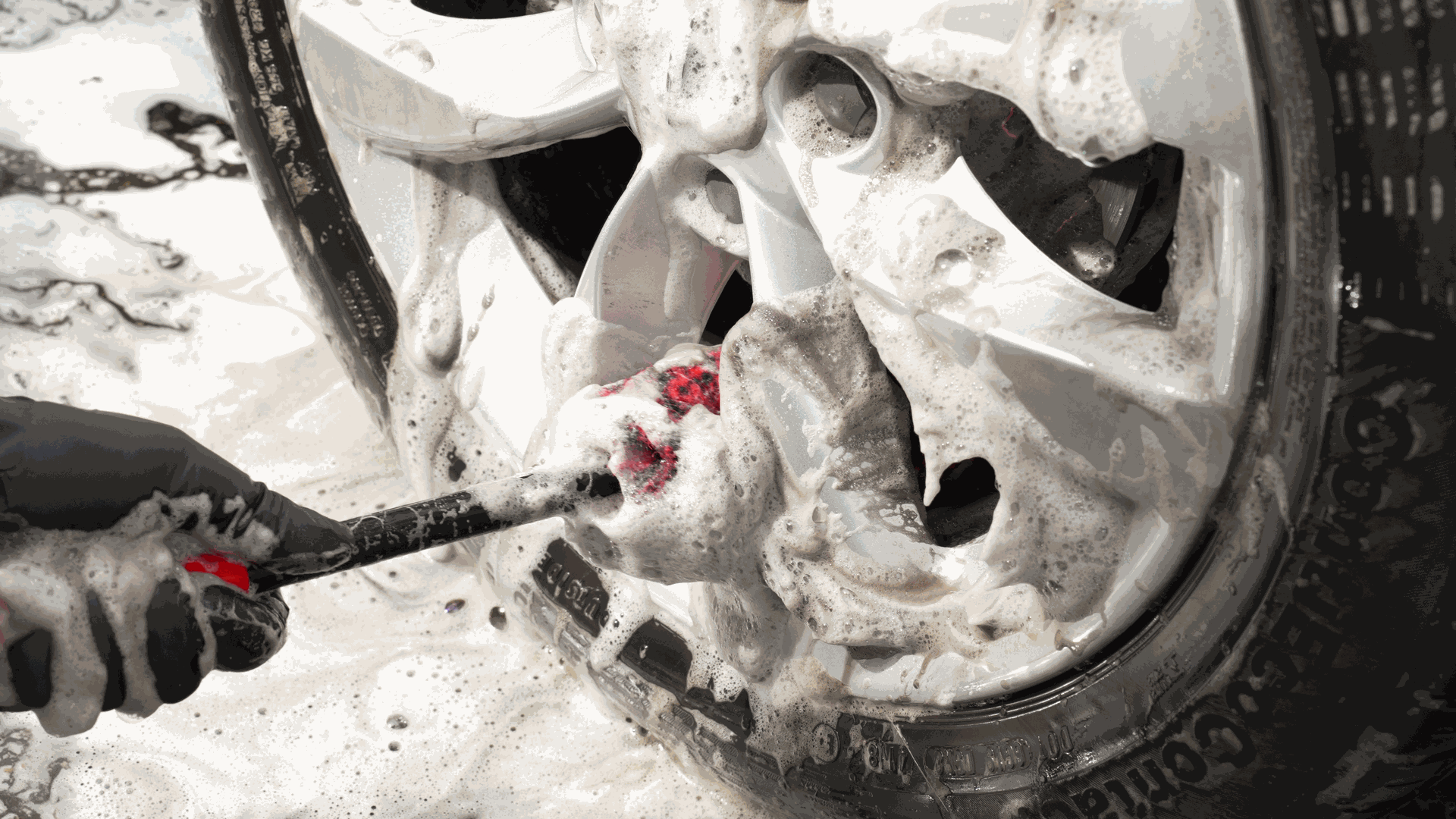 Nettoyage jante avec brosse Opel Adam Alion Detailing