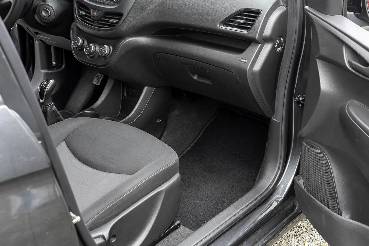 Intérieur Opel Karl après nettoyage Alion Detailing