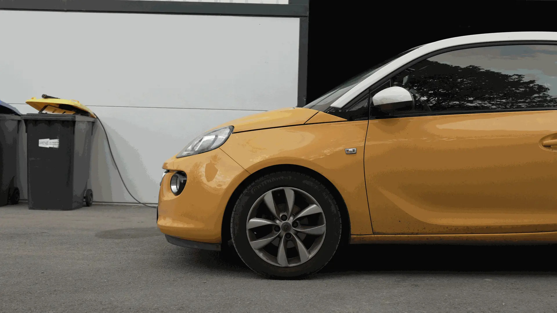 Jante et côté Opel Adam avant nettoyage Alion Detailing