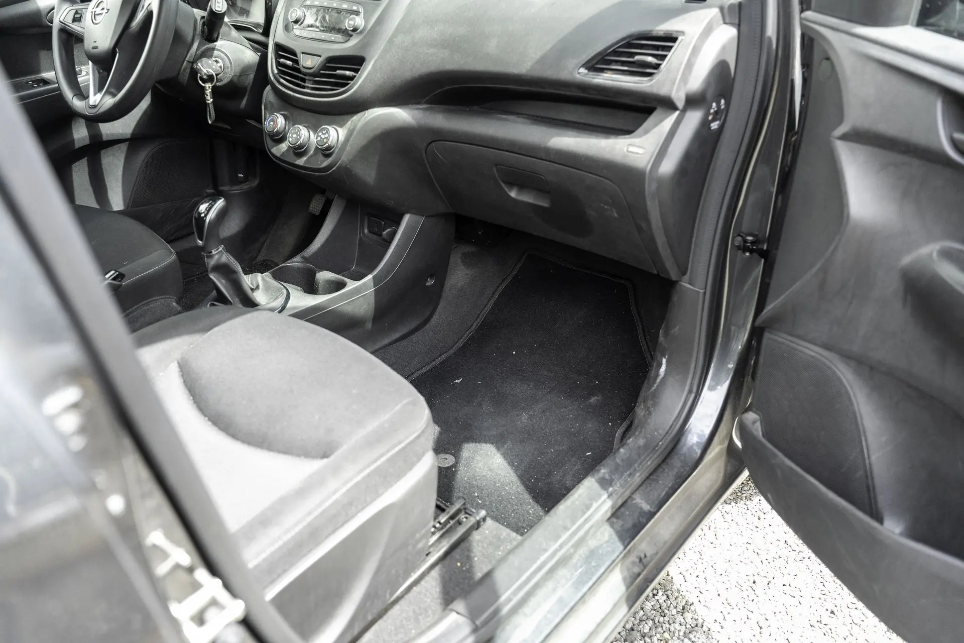 Intérieur Opel Karl avant nettoyage Alion Detailing