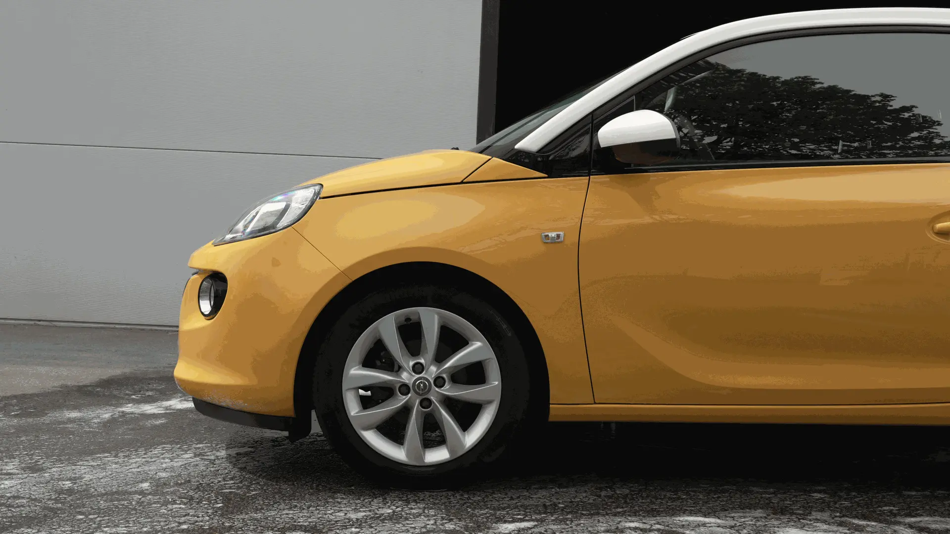 Jante et côté Opel Adam après nettoyage Alion Detailing