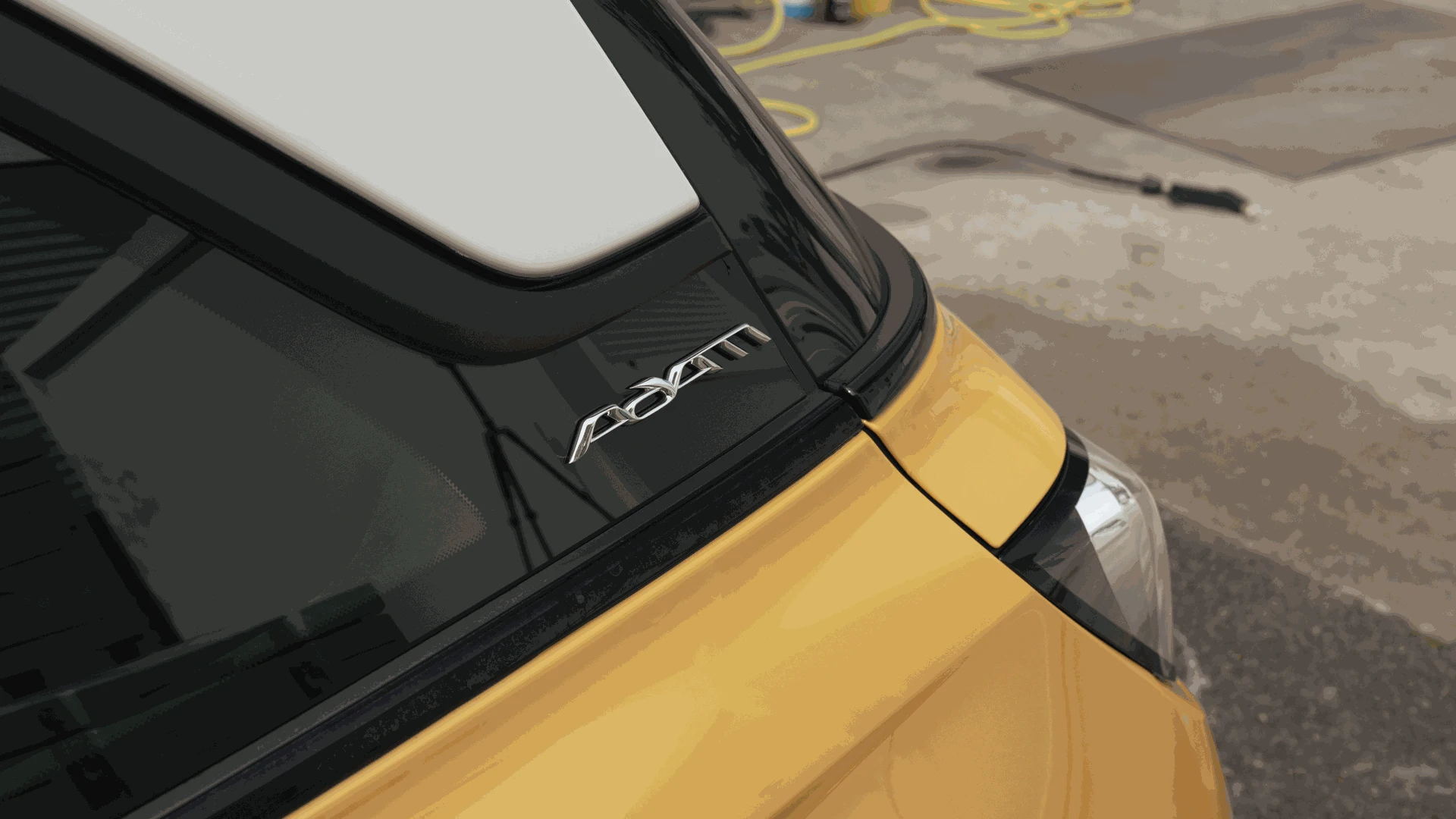 Sigle Opel Adam après nettoyage Alion Detailing