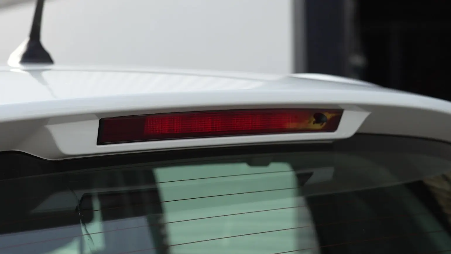 Feu Stop Renault Clio IV après nettoyage Alion Detailing