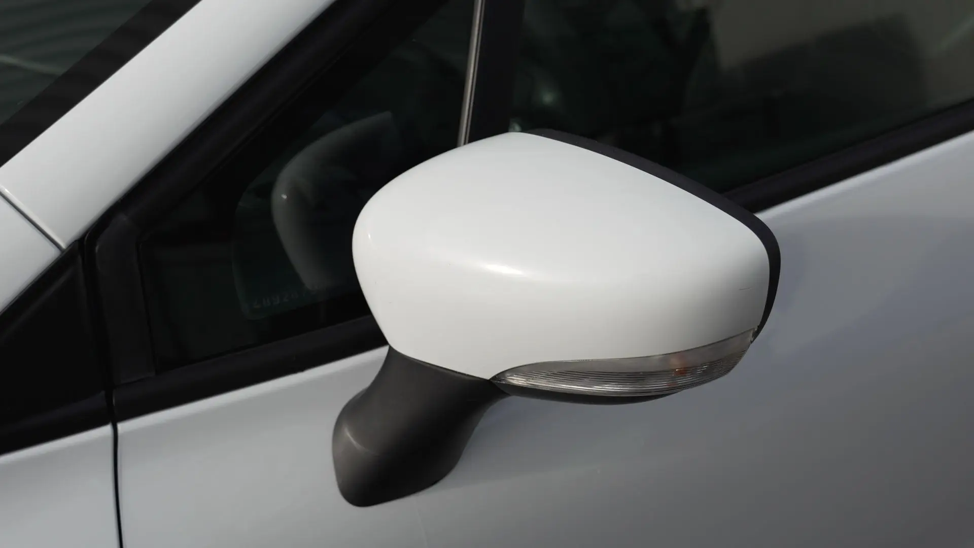 Rétroviseur Renault Clio IV après nettoyage Alion Detailing