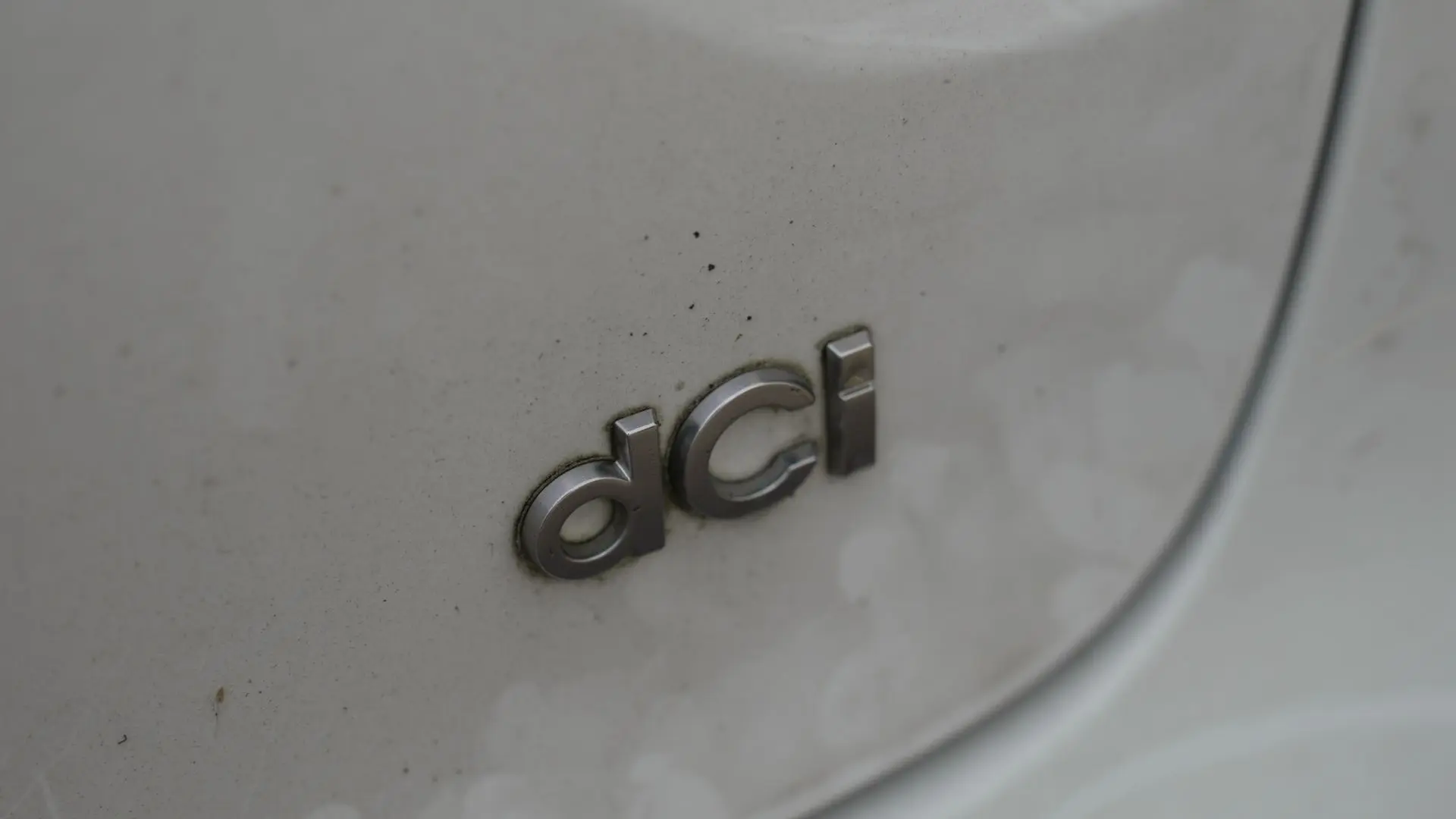 Sigle Dci Renault Clio IV avant nettoyage Alion Detailing