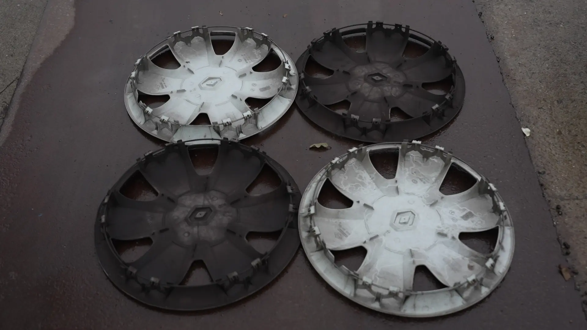 Enjoliveurs Renault Clio IV avant nettoyage Alion Detailing