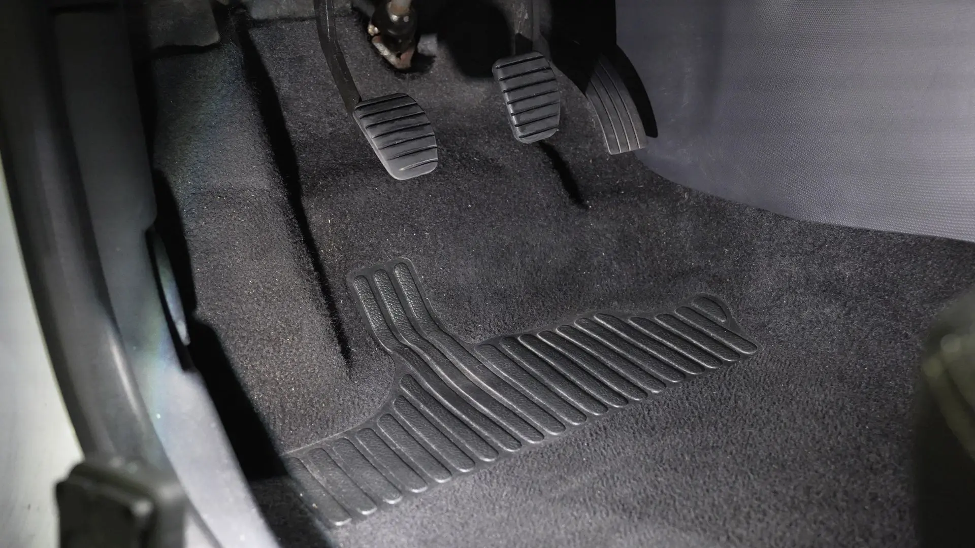 Intérieur Renault Clio IV après nettoyage Alion Detailing