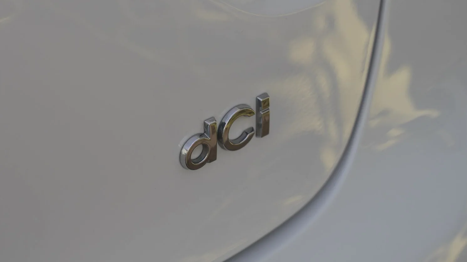 Sigle Dci Renault Clio IV après nettoyage Alion Detailing